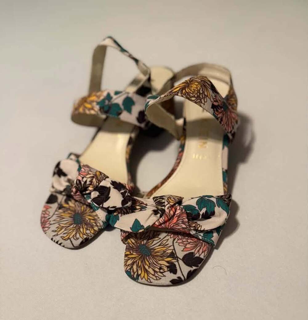 Anne Klein Floral Bow Block Heel Slingback Sandals Women’s size 9.5